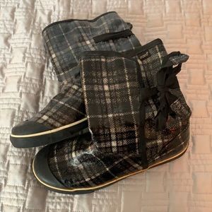 Black plaid rain boots size 8 ties on the sides excellent like new condition